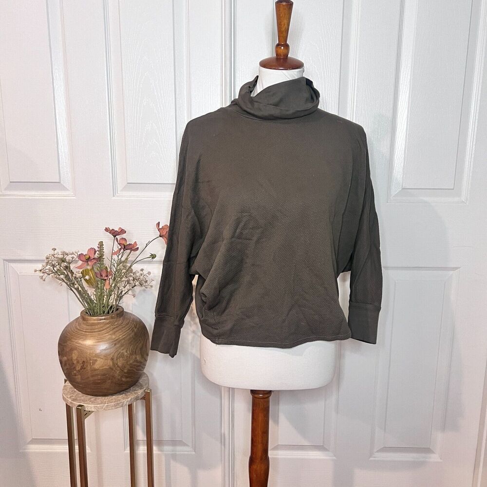Stateside Womens Olive Green Dolman Turtle Neck Blouse Sz XS‎ Made in USA Casual